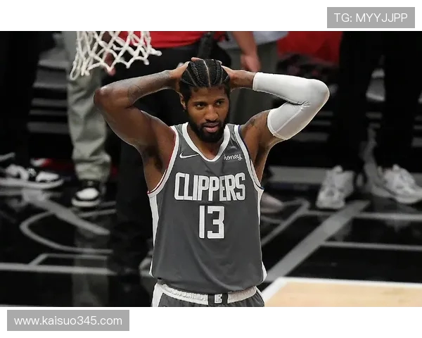 快船伦纳德因膝伤和生病出战成疑 对阵篮网能否登场悬念重重