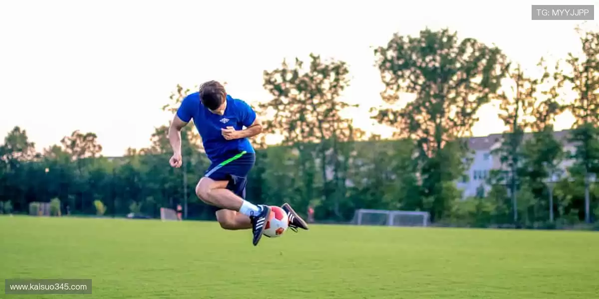 实时弹幕,边看边聊,做赛场最活跃的观众!💬🎉